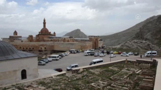 Ishak Paşa Sarayı'nda 19 Mayıs Yoğunluğu