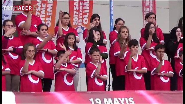 İstiklal Marşı'nı işaret diliyle söylediler