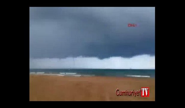 Denizde oluşan 4 hortum panik yarattı