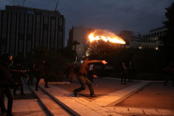 Le Parlement grec attaqué au cocktail Molotov