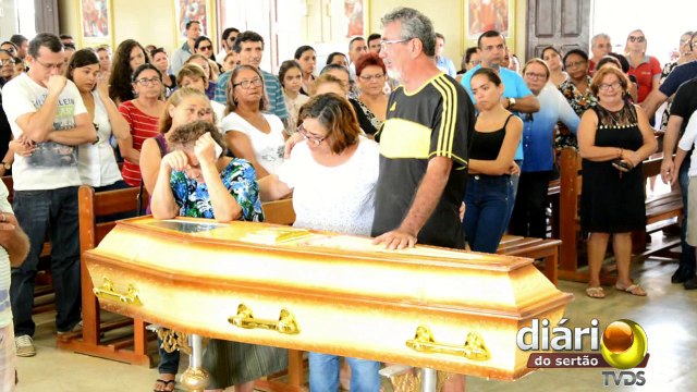 Sepultamento da jovem fisioterapeuta cajazeirense Valéria Medeiros