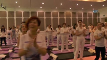 300 Kişinin Katılımıyla Yoga Festivali Düzenlendi
