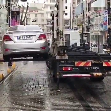 La fourrière embarque cette voiture en 2 minutes !