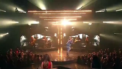 Andrew Loadsman sings Gold On The Ceiling