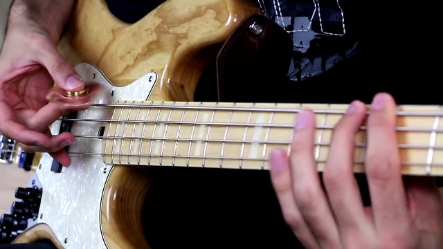 Jouer de la basse avec un Fidget Spinner