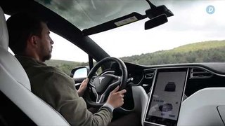 ¿Cómo puedes poner los parasoles en el Tesla Model X? |Diariomotor
