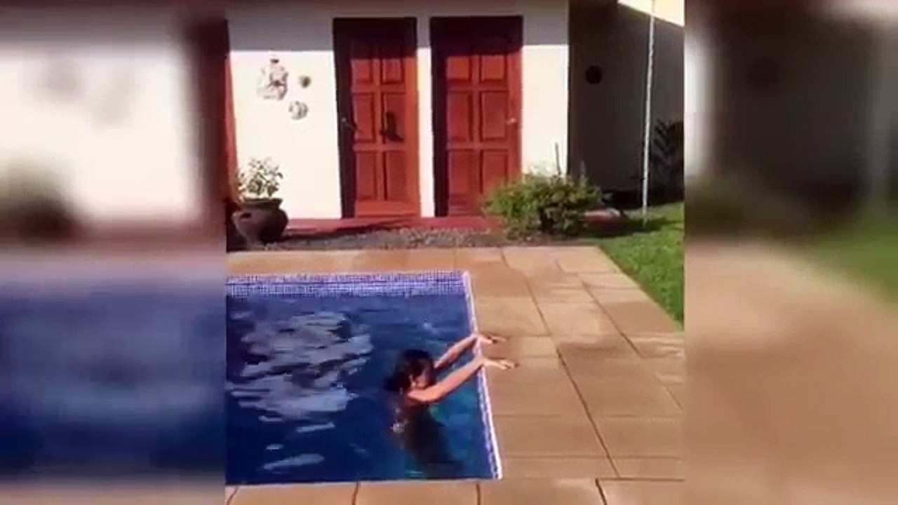 regardez comment cette meuf sexy sort de la piscine avec classe