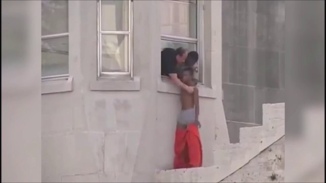 Un détenu essaie de s'evader... pour pouvoir fumer sa clope