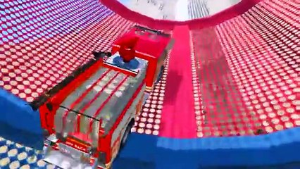 Человек паук Спасает Длинные Автомобили от Огня Пожарная Машина для Малышей и Веселые Песни