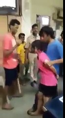 एक लड़की ने थाने में घुसकर की पुलिस वालों की पिटाई और…फिर जो हुआ उसे देख सब हैरानNutty