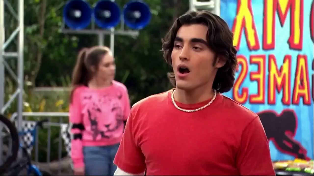 Dog With A Blog - S03 E3 Avery School's Tyler