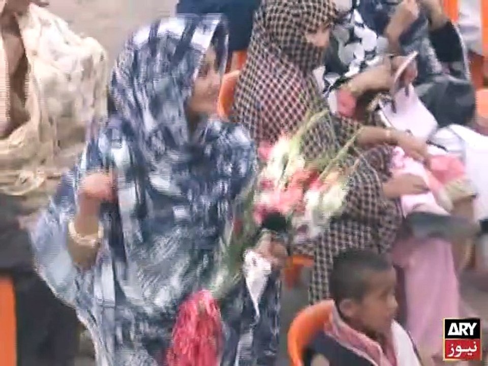 Imran Khan Ne Khatoon Ko Kya Tuhfa Diya