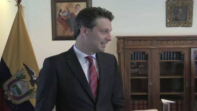 Gobierno ecuatoriano sigue apoyando salida de Assange del Reino Unido
