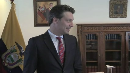 Gobierno ecuatoriano sigue apoyando salida de Assange del Reino Unido