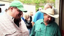Storage Wars Texas   S02 E02   The Surgeon, The Witch And The Wardrobe