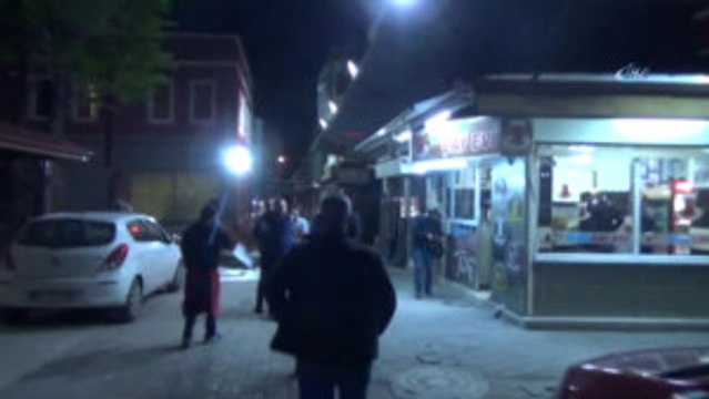 Havaya Rastgele Ateş Eden Bir Şahsı Esnaf Bıçak ve Silahla Kovaladı