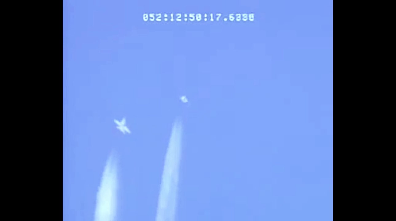 Fighter Jet Flies With UFO