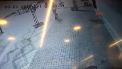 Bağcılar'da Kadına Sopalı Dayak Kamerada