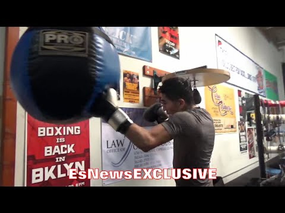 LEO SANTA CRUZ BLASTS THE WRECKING BALL WITH POWER & SPEED!!! - EsNewsEXCLUSIVE