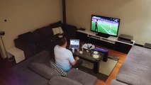 Aficionado turco se vuelve loco porque su mujer le apaga la tele en pleno partido