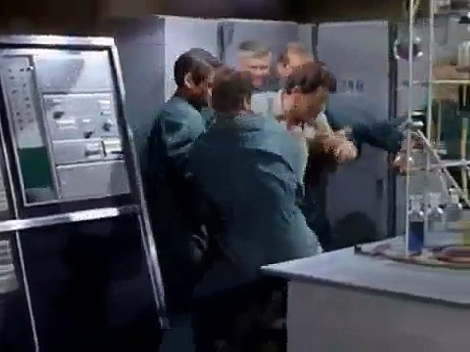 les envahisseurs épisode 25 un curieux