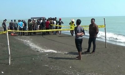 Mayat Misterius dalam Karung Ditemukan di Pinggir Pantai