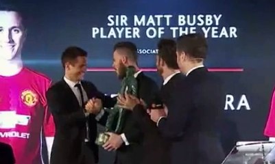 Ander Herrera Jadi Pemain terbaik Versi Penggemar