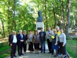 Cu flori la Mihai Eminescu și Grigore Vieru, înveșniciți în bronz din Parcul de Cultură ”Copou” Iași-19 mai 2017