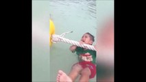Niño cree que se está ahogando cuando en realidad toca fondo