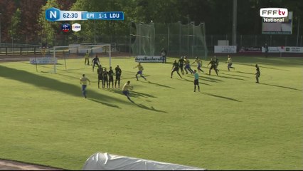 Coup franc dans le mur