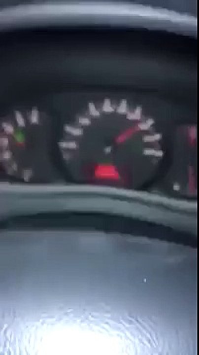 il fait le test -retrograder en 2ème vitesse a 150km-h .je sais pas à quoi il s'attendait