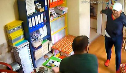 Oğlunu görmek için bıçakla kreşi bastı