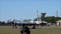 Vulcan XH558 @ RIAT 2015 With the Red Arrows Air show