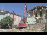 San Severino Marche (MC) - Terremoto, smontaggio controllato di un'abitazione (20.05.17)