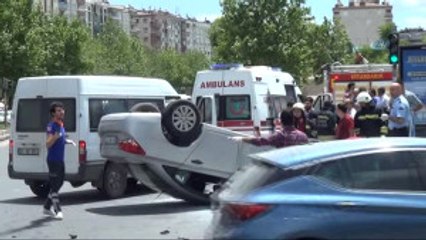 Kırmızı Işık İhlali Kazayla Sonuçlandı: 3 Yaralı