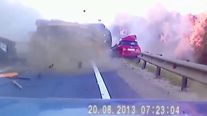 Truck Crash Extreme - Epic rashes of Truck Too Wild