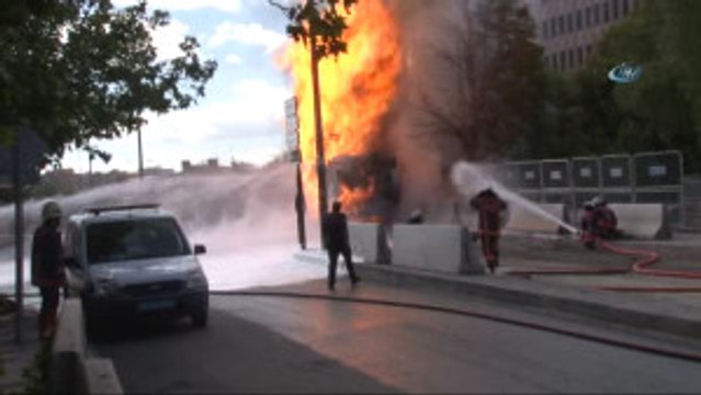 Ankara Adliyesi Önünde Asfalt Çalışması Sırasında Doğal Gaz Patlaması
