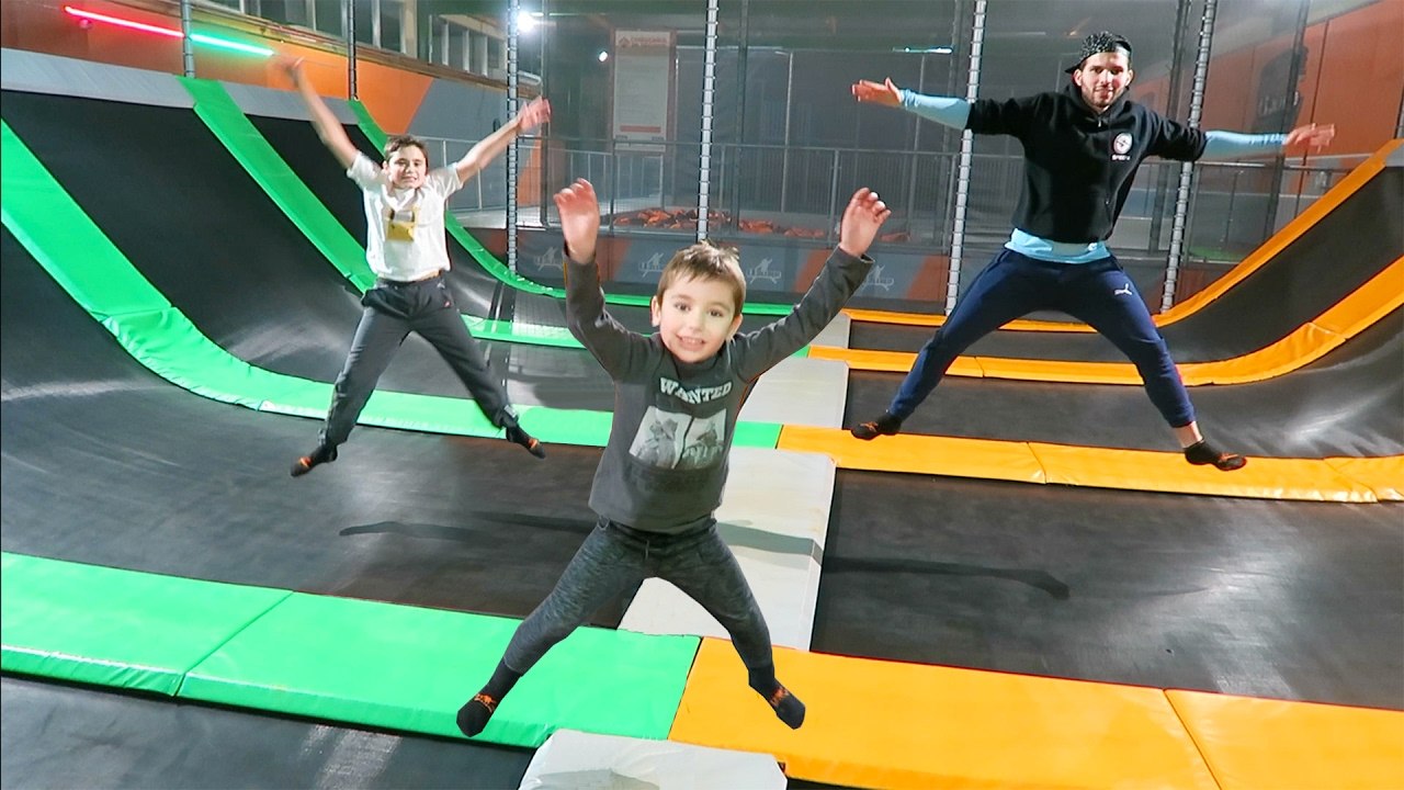 CHALLENGES & DÉFIS dans un TRAMPOLINE PARK avec WASS FREESTYLE