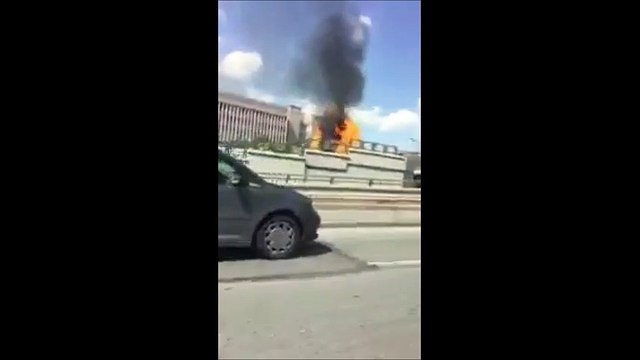 Ankara Adliyesi önünde doğalgaz patlaması oldu. Bölgeye çok sayıda itfaiye sevk ediliyor