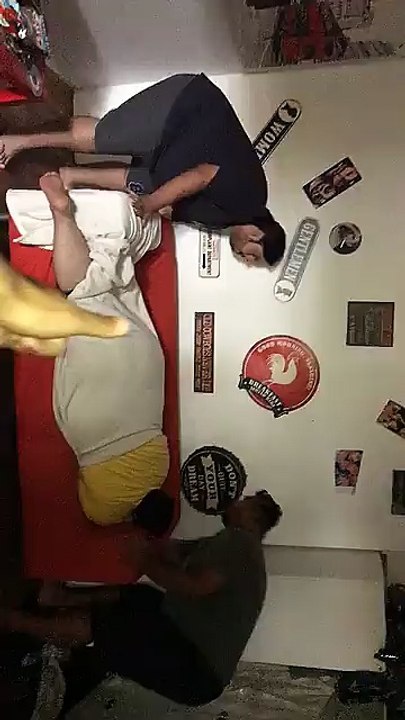 مقلب فهد العرادي في ابو فوزي وهو نايم