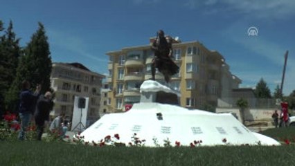 90 Bin Şehit Anısına 4 Metrelik Anıt