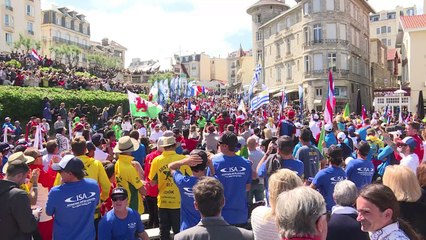 Surf : défilé à Biarritz pour ouvrir les Mondiaux