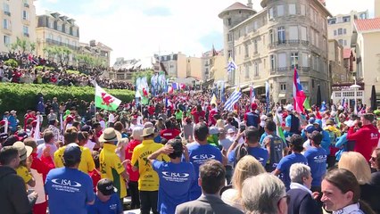 Surf : défilé à Biarritz pour ouvrir les Mondiaux