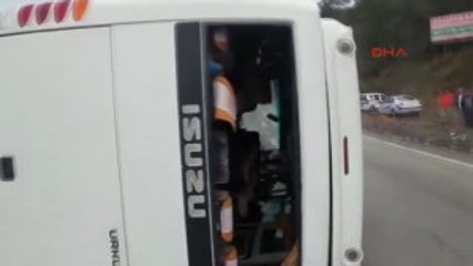 Kemer'de Tur Midibüsü Devrildi: 13 Yaralı 1-