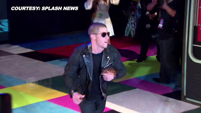 Priyanka Chopra FLIRTING With Star American Singer At 2017 Met Gala | Nick Jonas