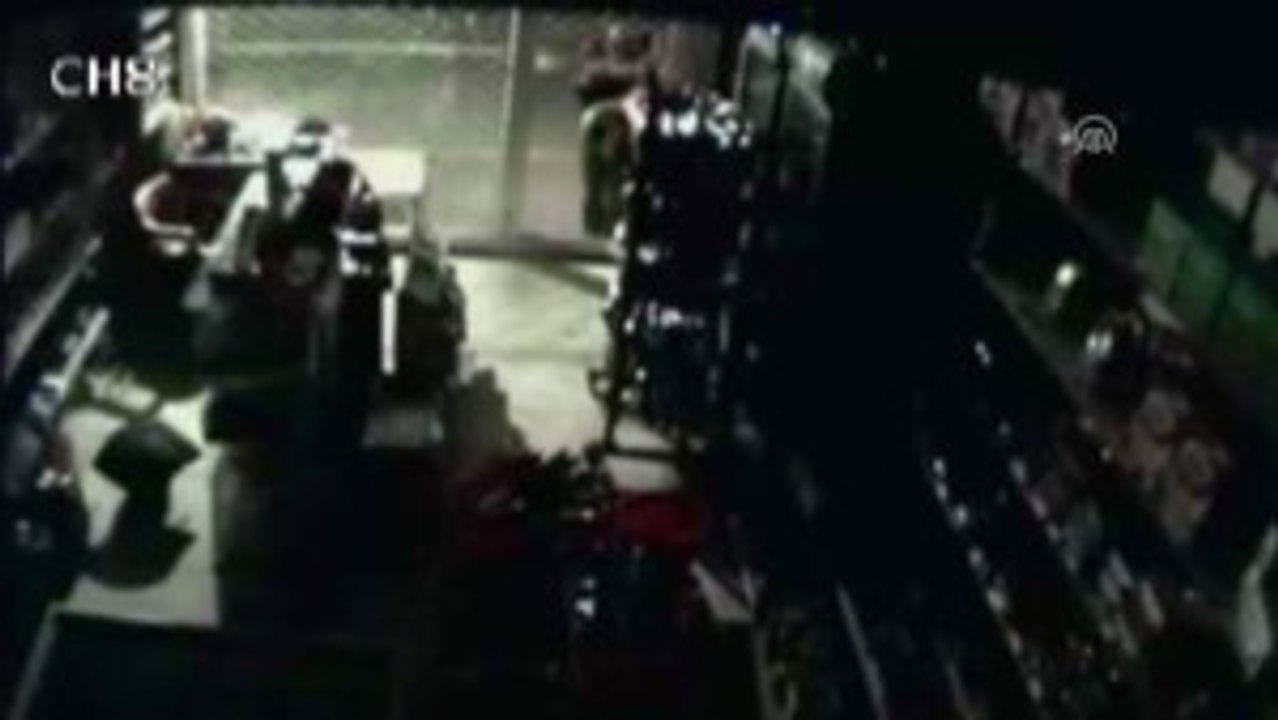 Marketten Hırsızlık Kameralara Yansıdı