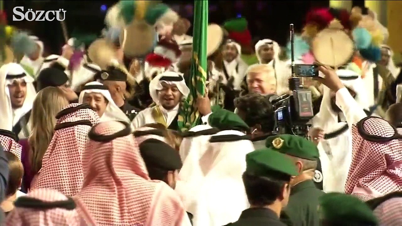 Trump, Suudi Arabistan'da geleneksel kılıç dansına katıldı
