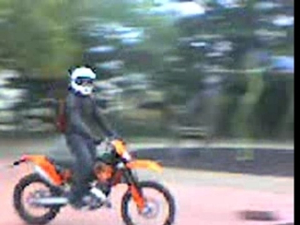 SKATE CROSS