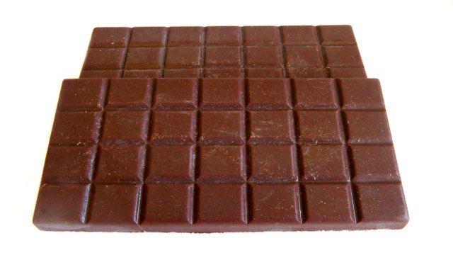 RAW CHOCOLATE WITH GOJI BERRIES
