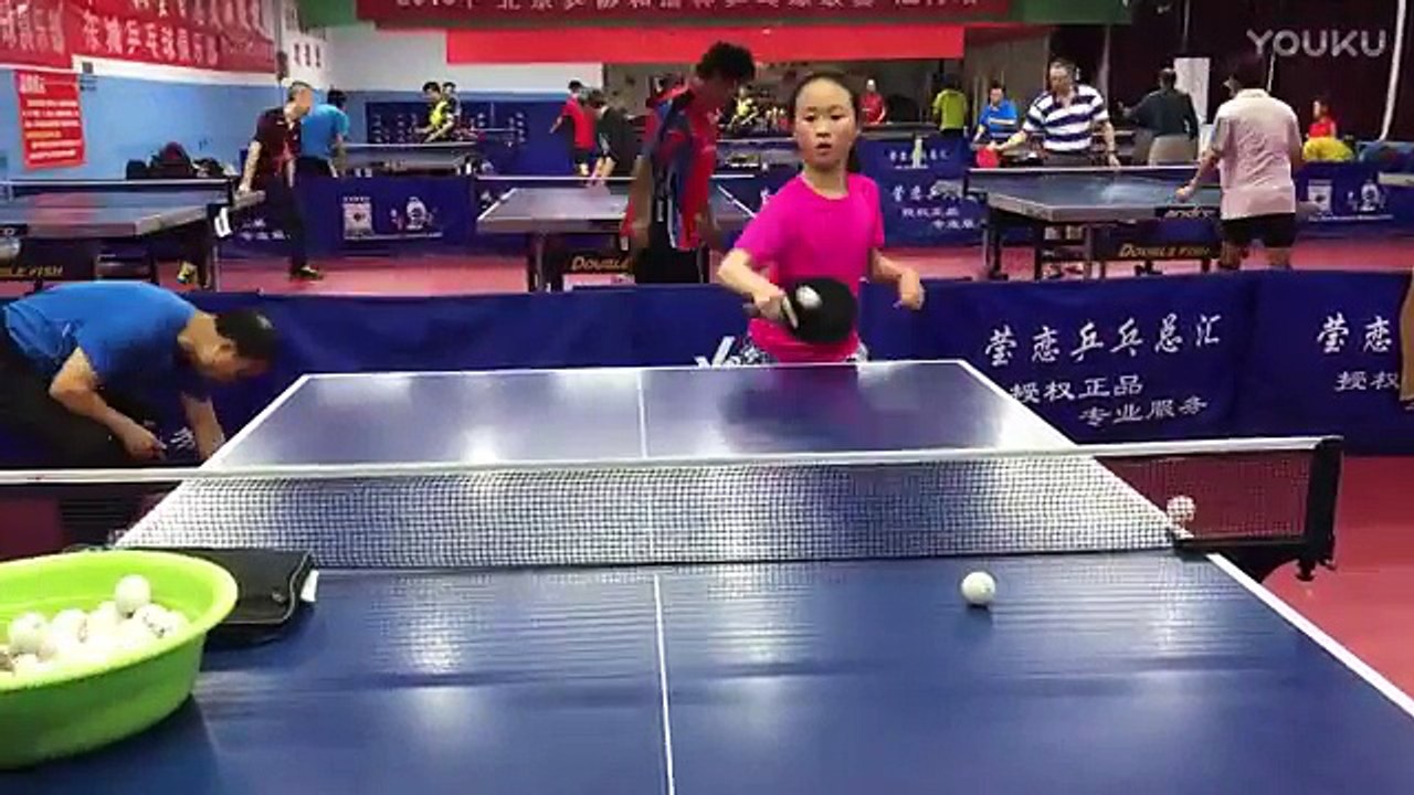 打乒乓球 标清